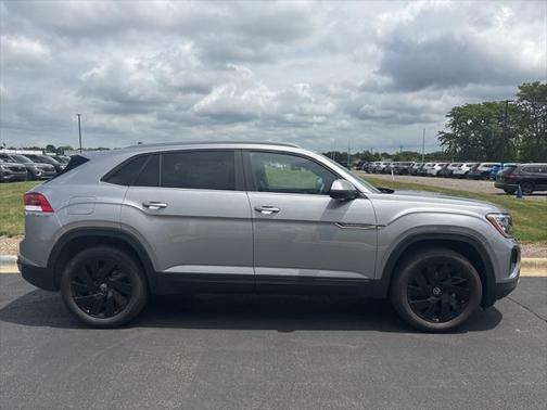 2025 Volkswagen Atlas Cross Sport 2.0T SE w/Technology 4MOTION