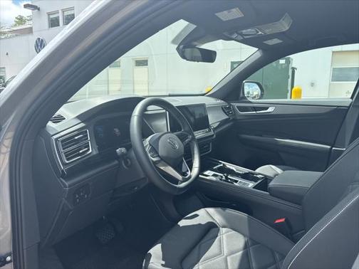2025 Volkswagen Atlas Cross Sport 2.0T SE w/Technology 4MOTION