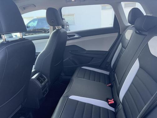 2025 Volkswagen Taos 1.5T SEL