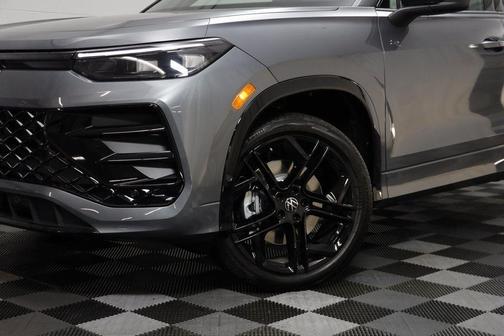 2025 Volkswagen Tiguan 2.0T SE R-Line Black 4MOTION