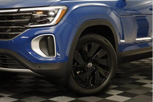 2025 Volkswagen Atlas 2.0T SE w/Technology 4MOTION