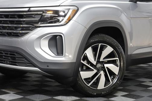 Silver Mist 2026 Volkswagen Atlas 2.0T SE w/Technology
