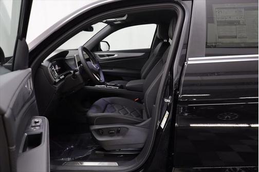 2025 Volkswagen Atlas Cross Sport 2.0T SE w/Technology 4MOTION