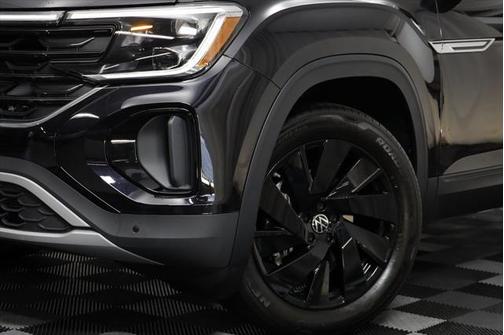 2025 Volkswagen Atlas Cross Sport 2.0T SE w/Technology 4MOTION