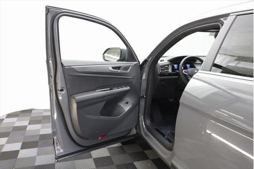 2025 Volkswagen Atlas Cross Sport 2.0T SE w/Technology 4MOTION