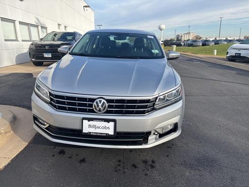 2016 Volkswagen Passat 1.8T SE w/Technology