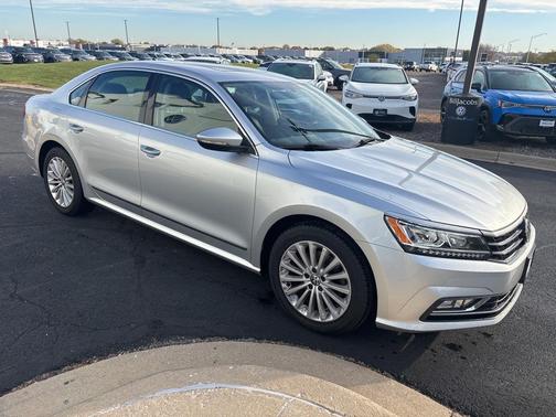 2016 Volkswagen Passat 1.8T SE w/Technology