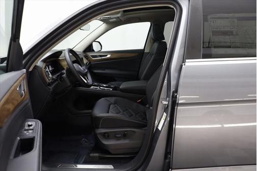 2025 Volkswagen Atlas 2.0T SE w/Technology 4MOTION