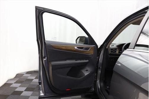 2025 Volkswagen Atlas 2.0T SE w/Technology 4MOTION