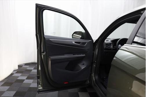 2025 Volkswagen Atlas Cross Sport 2.0T SE w/Technology 4MOTION