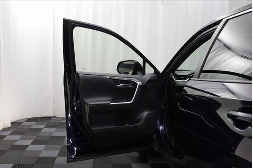 2019 Toyota RAV4 Hybrid SE
