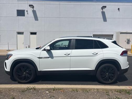 2025 Volkswagen Atlas Cross Sport 2.0T SE w/Technology 4MOTION