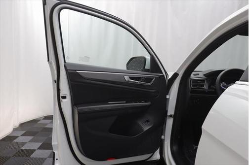 2025 Volkswagen Atlas Cross Sport 2.0T SE w/Technology 4MOTION