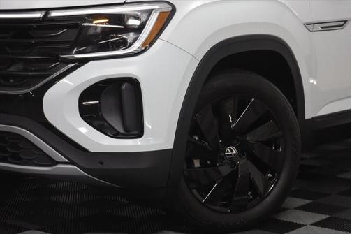 2025 Volkswagen Atlas Cross Sport 2.0T SE w/Technology 4MOTION