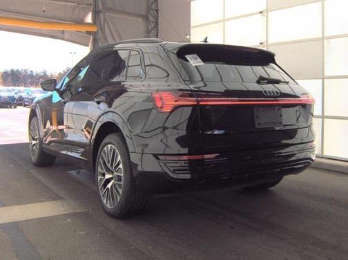 2024 Audi Q8 e-tron Prestige