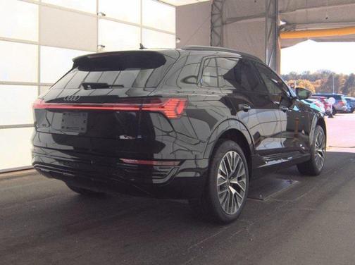 2024 Audi Q8 e-tron Prestige