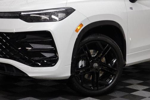 2025 Volkswagen Tiguan 2.0T SE R-Line Black 4MOTION