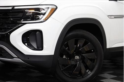 2025 Volkswagen Atlas Cross Sport 2.0T SE w/Technology 4MOTION