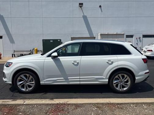 2022 Audi Q7 55 Premium Plus