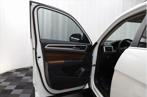 2021 Volkswagen Atlas 3.6L SE w/Technology