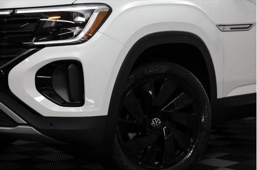 2025 Volkswagen Atlas Cross Sport 2.0T SE w/Technology 4MOTION