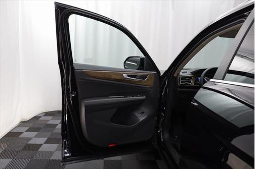 2025 Volkswagen Atlas 2.0T SE w/Technology 4MOTION