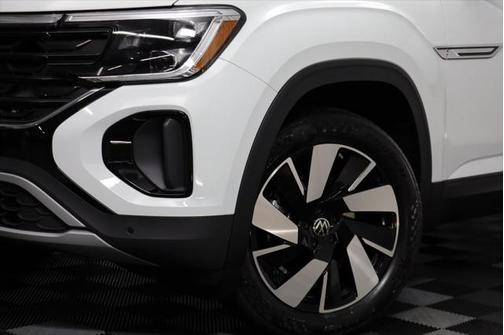 2025 Volkswagen Atlas Cross Sport 2.0T SE w/Technology 4MOTION