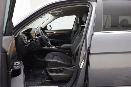 2024 Volkswagen Atlas 2.0T SE w/Technology 4MOTION