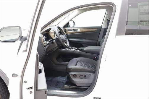 2025 Volkswagen Atlas 2.0T SE w/Technology 4MOTION