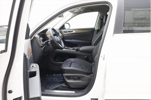 2025 Volkswagen Atlas 2.0T SE w/Technology 4MOTION