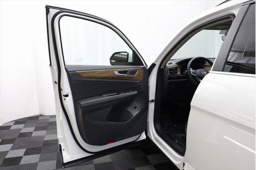 2025 Volkswagen Atlas 2.0T SE w/Technology 4MOTION