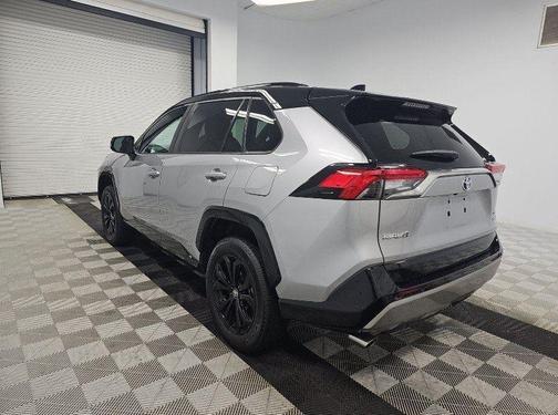 2022 Toyota RAV4 Hybrid SE