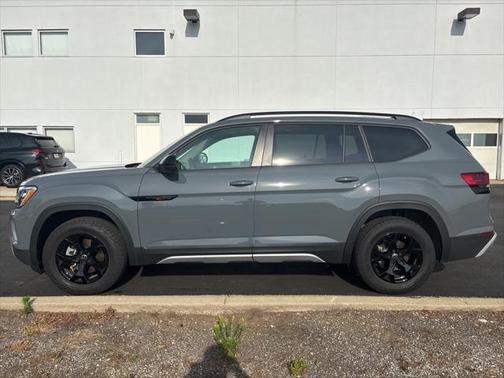 2025 Volkswagen Atlas 2.0T Peak Edition