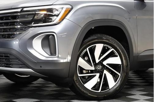 2025 Volkswagen Atlas 2.0T SE w/Technology 4MOTION