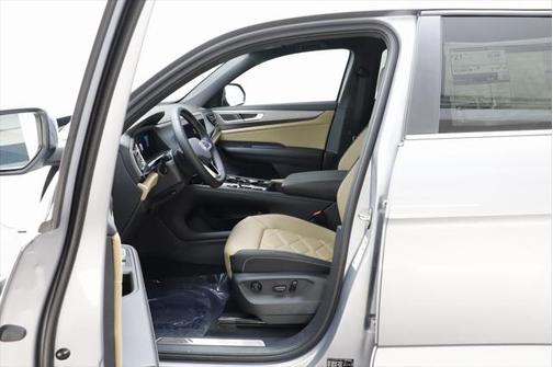 2025 Volkswagen Atlas Cross Sport 2.0T SE w/Technology 4MOTION