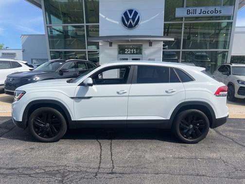 Pure White 2023 Volkswagen Atlas Cross Sport 3.6 V6 SE w/ Technology
