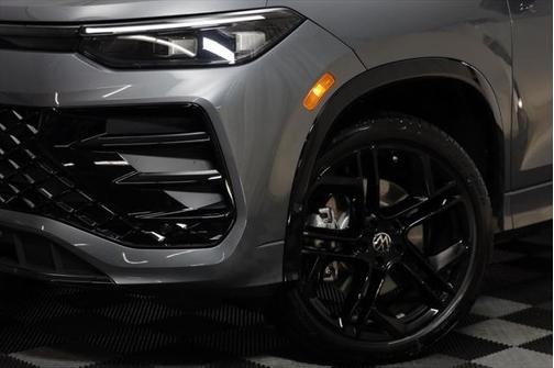 2025 Volkswagen Tiguan 2.0T SE R-Line Black 4MOTION