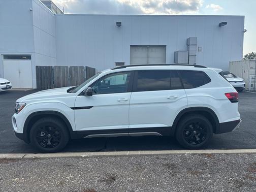 2025 Volkswagen Atlas 2.0T Peak Edition
