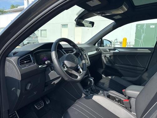 2024 Volkswagen Tiguan 2.0T SE R-Line Black 4MOTION