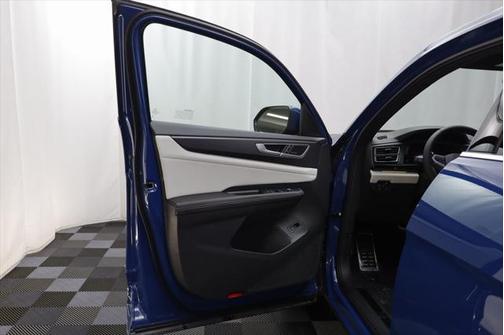 2025 Volkswagen Atlas Cross Sport 2.0T SEL Premium