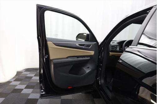 2025 Volkswagen Atlas Cross Sport 2.0T SE w/Technology 4MOTION