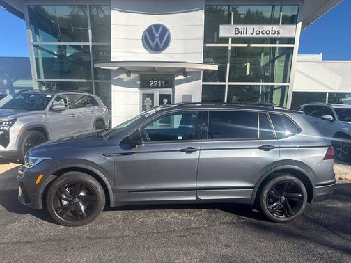 Platinum Gray Metallic 2023 Volkswagen Tiguan 2.0T SE R-Line Black