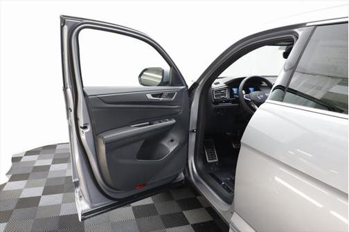 2025 Volkswagen Atlas Cross Sport 2.0T SEL Premium