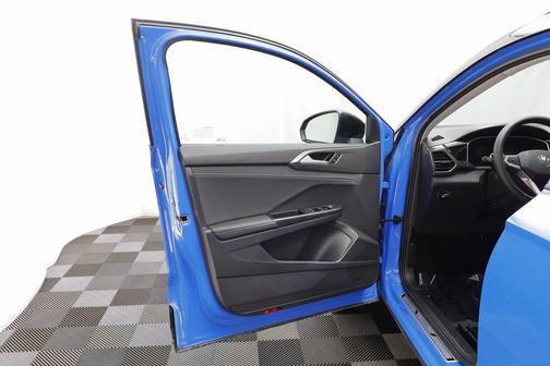 2025 Volkswagen Taos 1.5T SE Black