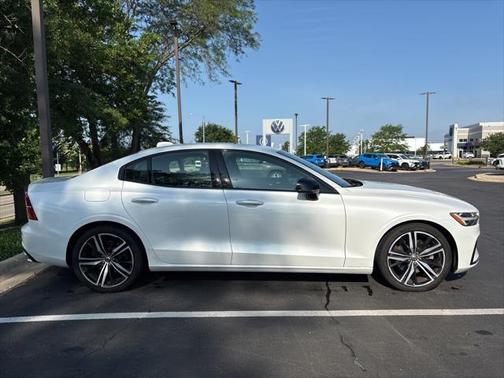 2020 Volvo S60 T5 R-Design