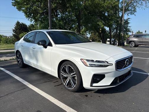 2020 Volvo S60 T5 R-Design