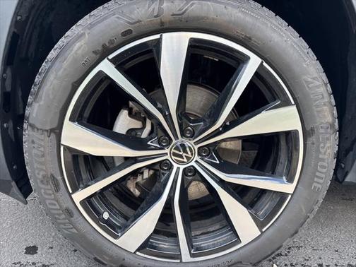 2024 Volkswagen Atlas Cross Sport 2.0T SEL Premium
