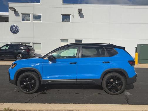 2025 Volkswagen Taos 1.5T SE Black