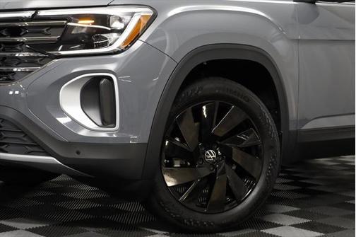 2025 Volkswagen Atlas 2.0T SE w/Technology 4MOTION