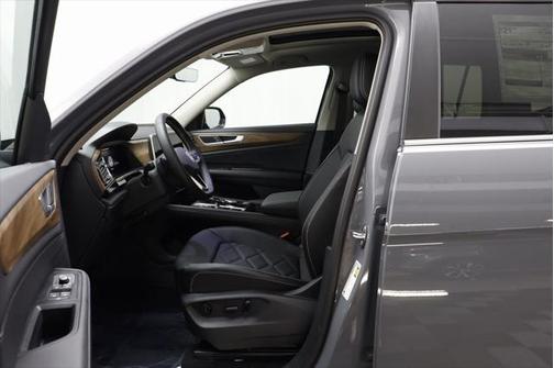 2025 Volkswagen Atlas 2.0T SE w/Technology 4MOTION